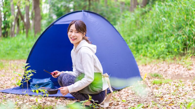 【初心者向け】ソロキャンプの始め方完全ガイド｜装備やキャンプ場の選び方も解説！ 